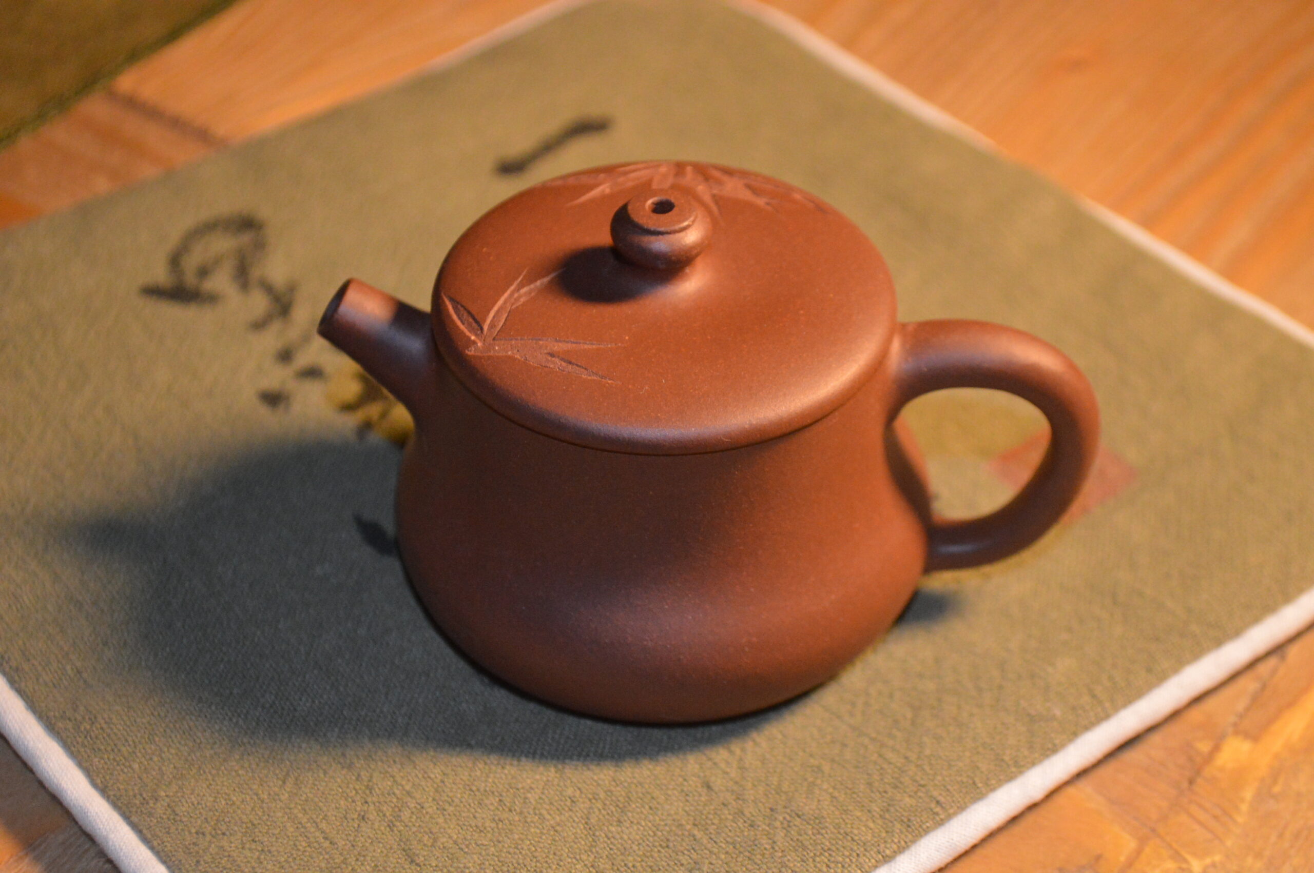 High-quality Genuine Handmade China YIXING Purple Clay Good Luck Teapot #621